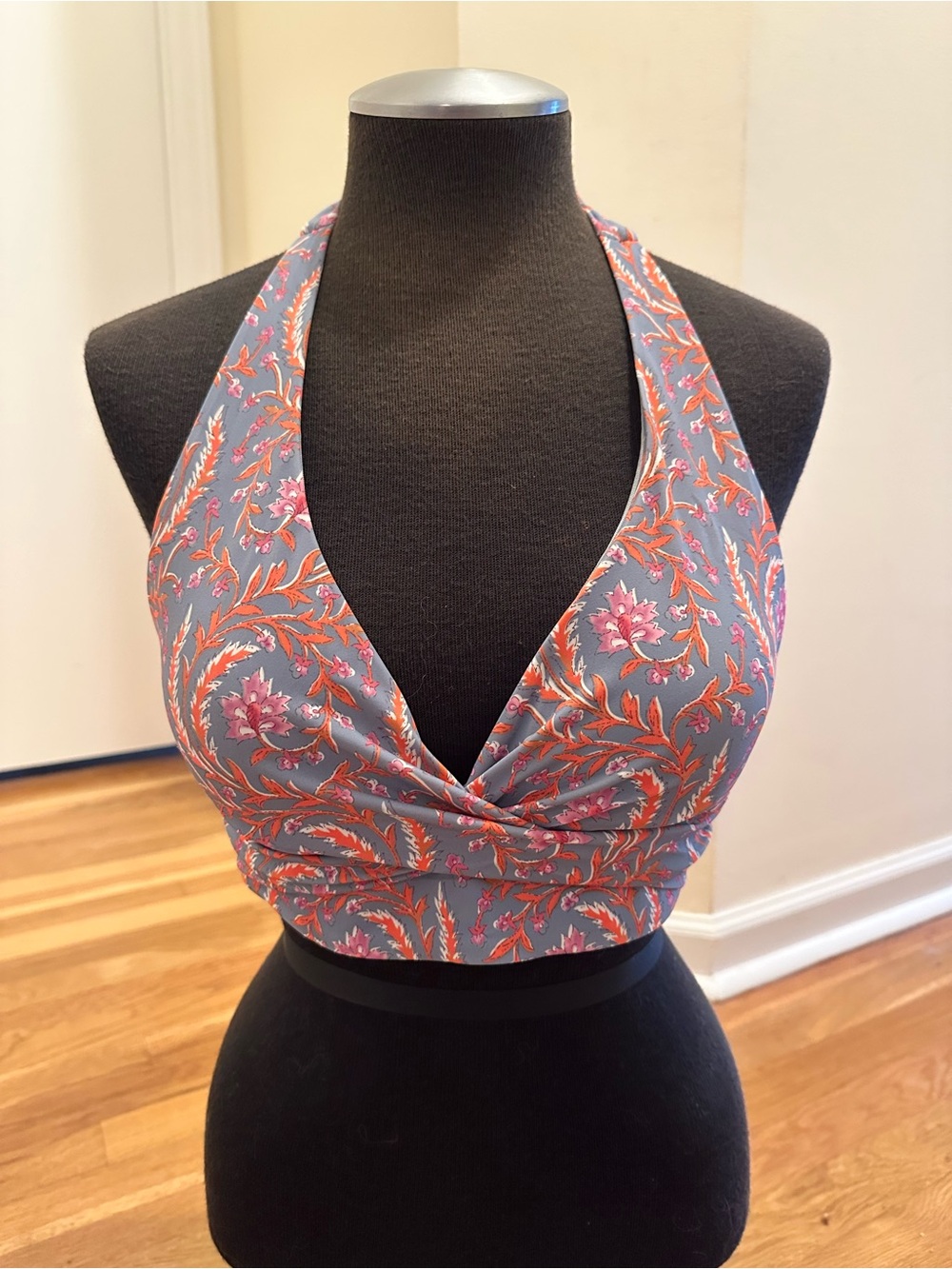 Boden Levanzo Halter Bikini Top
Woman’s Size 8 Beach resortwear travel swim luxu